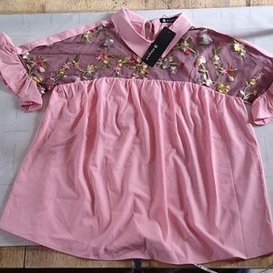 #597 women's Large Pink sheer lightweight top with floral embroidery